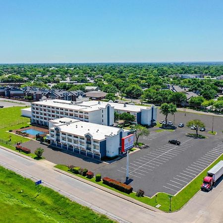 Siegel Select Dallas Exterior photo