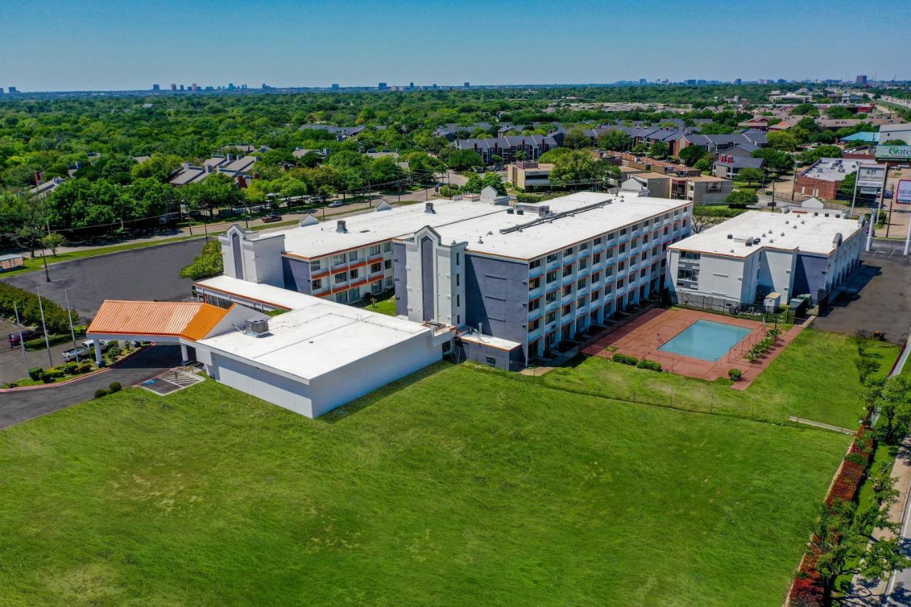 Siegel Select Dallas Exterior photo